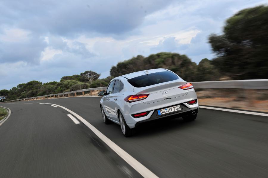  Hyundai i30 Fastback (PD) 2017 года  (WW) (фото 9 из 51)